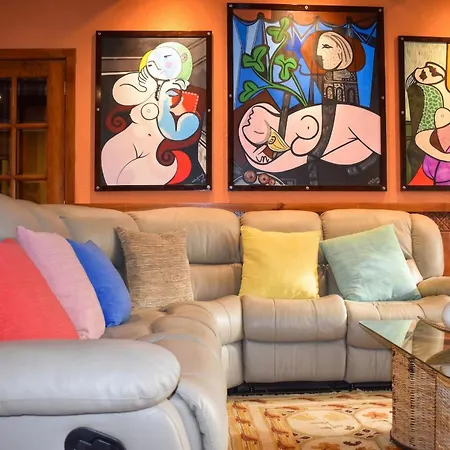 Spacious With Private Pool In Villa