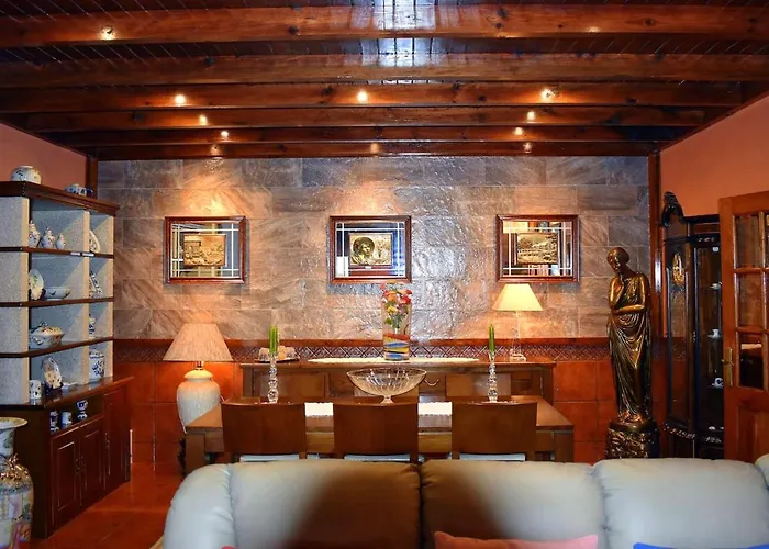 Villa Spacious With Private Pool In *